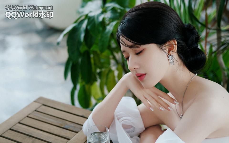 趙露思閉眼美女電腦壁紙